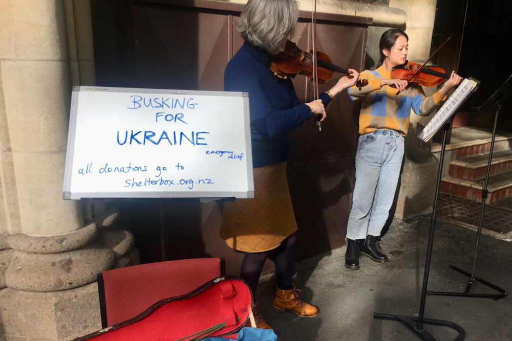 Violin player raising money for ShelterBox